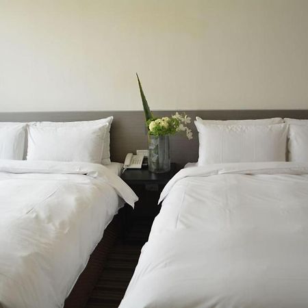 De Reve Express Hotel Чиай Сити Екстериор снимка