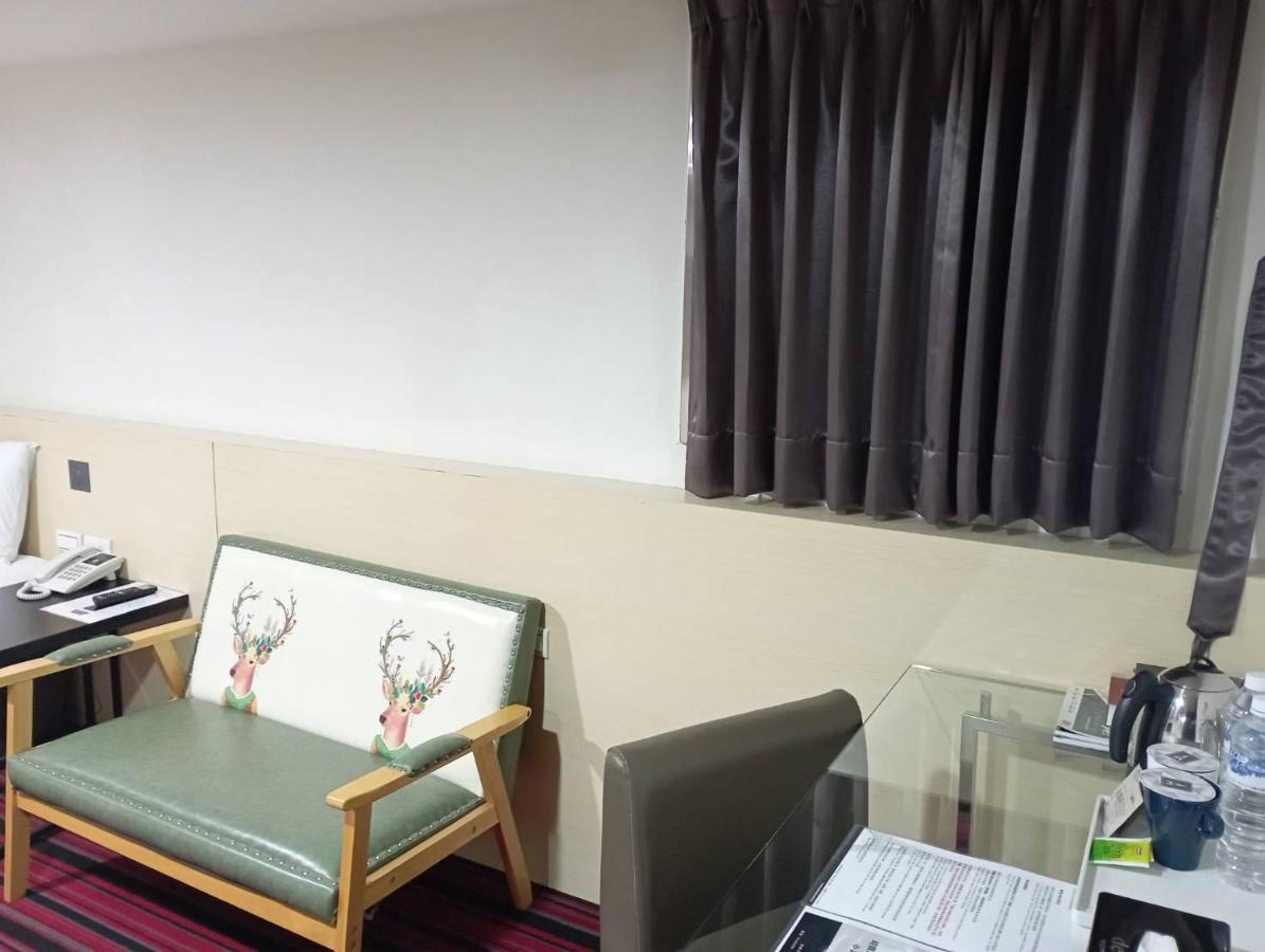 De Reve Express Hotel Чиай Сити Екстериор снимка