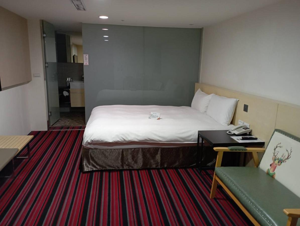 De Reve Express Hotel Чиай Сити Екстериор снимка