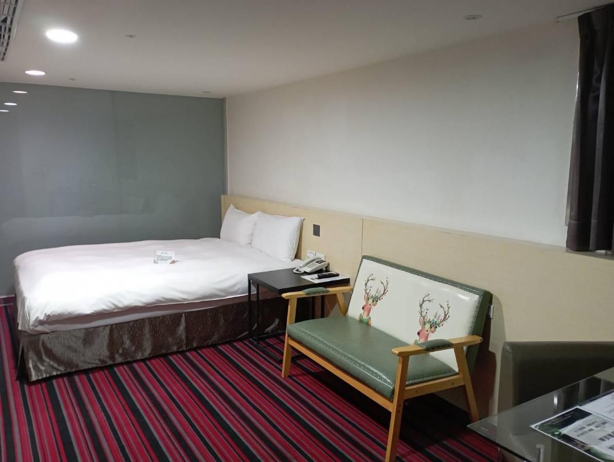 De Reve Express Hotel Чиай Сити Екстериор снимка