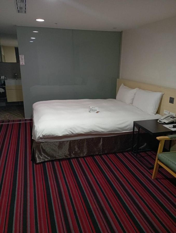 De Reve Express Hotel Чиай Сити Екстериор снимка