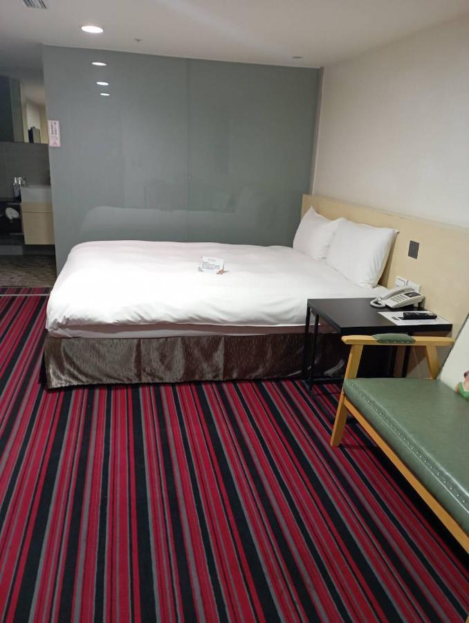 De Reve Express Hotel Чиай Сити Екстериор снимка