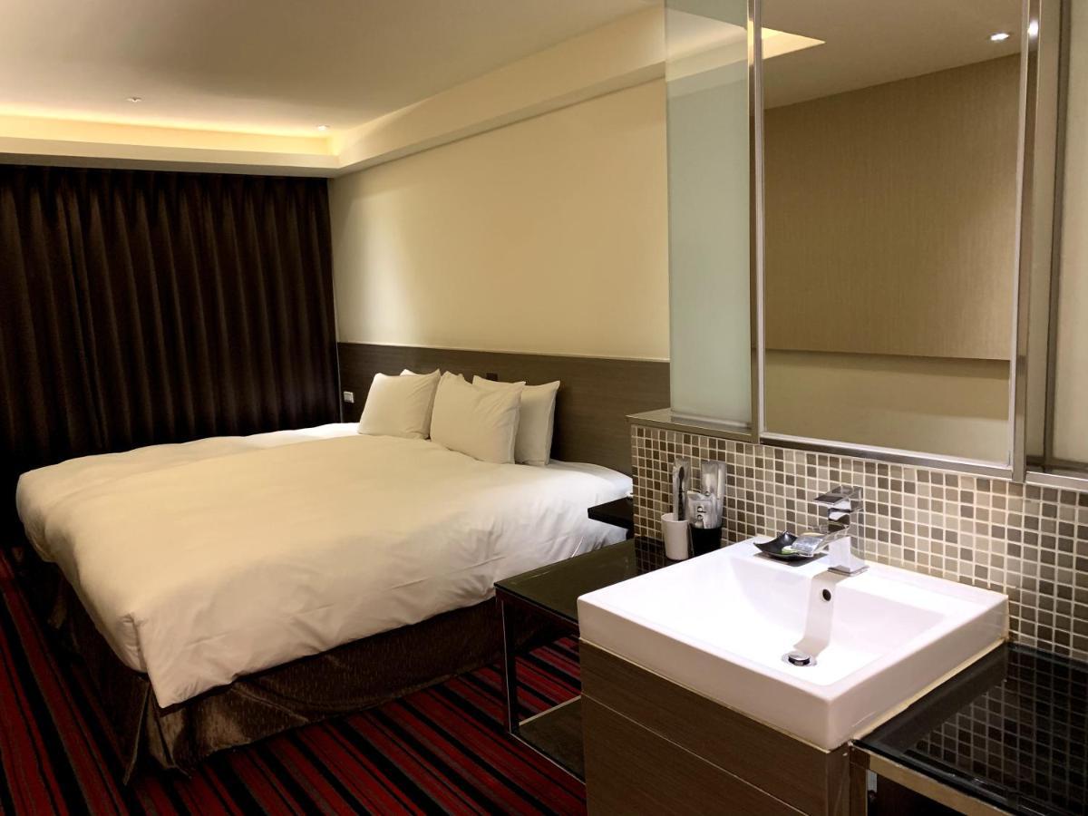 De Reve Express Hotel Чиай Сити Екстериор снимка