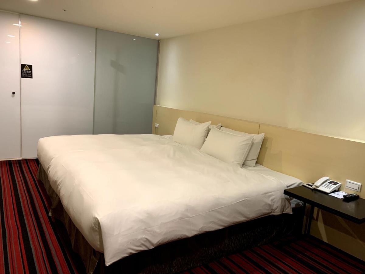De Reve Express Hotel Чиай Сити Екстериор снимка