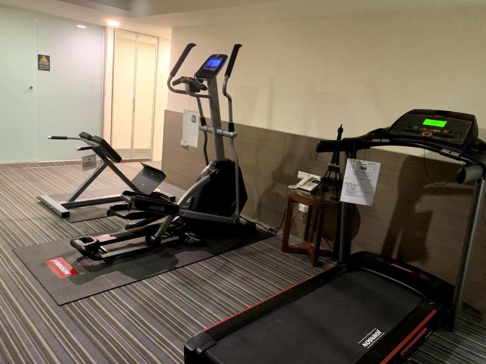 De Reve Express Hotel Чиай Сити Екстериор снимка