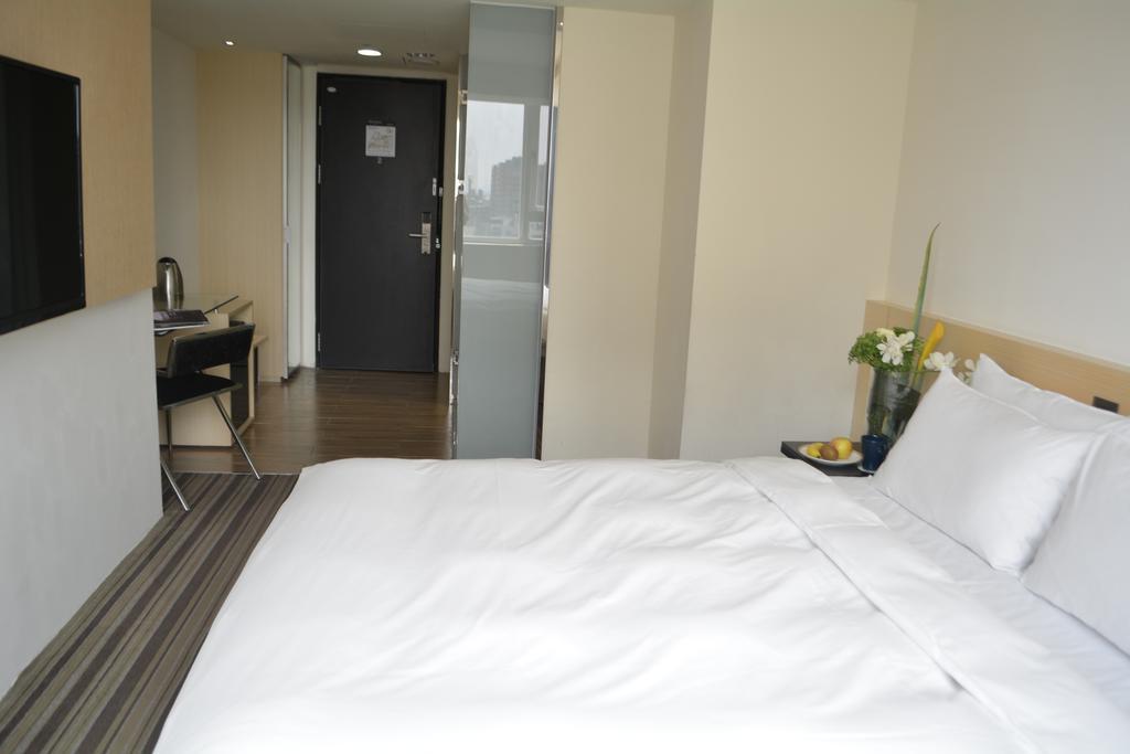 De Reve Express Hotel Чиай Сити Екстериор снимка