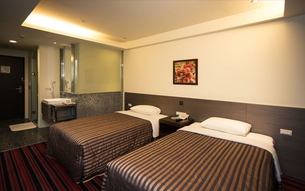 De Reve Express Hotel Чиай Сити Екстериор снимка